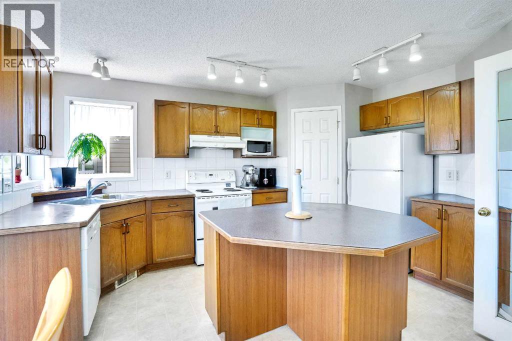 Single Family House for Sale in  Coral Springs Park NE Coral Springs Calgary 
