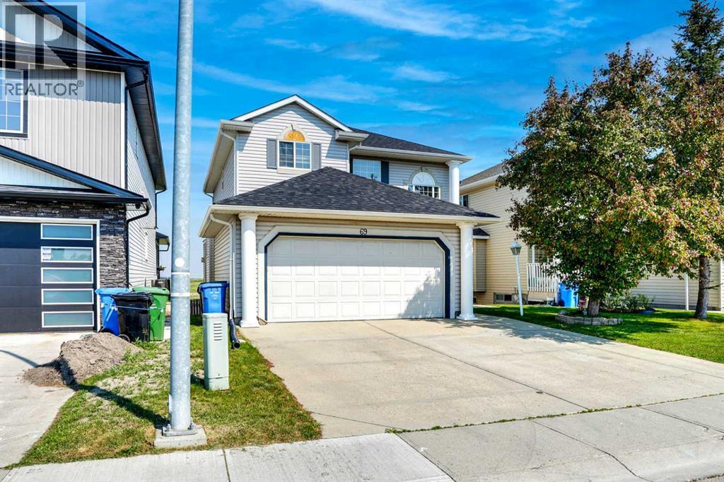 Single Family House for Sale in  Coral Springs Park NE Coral Springs Calgary 