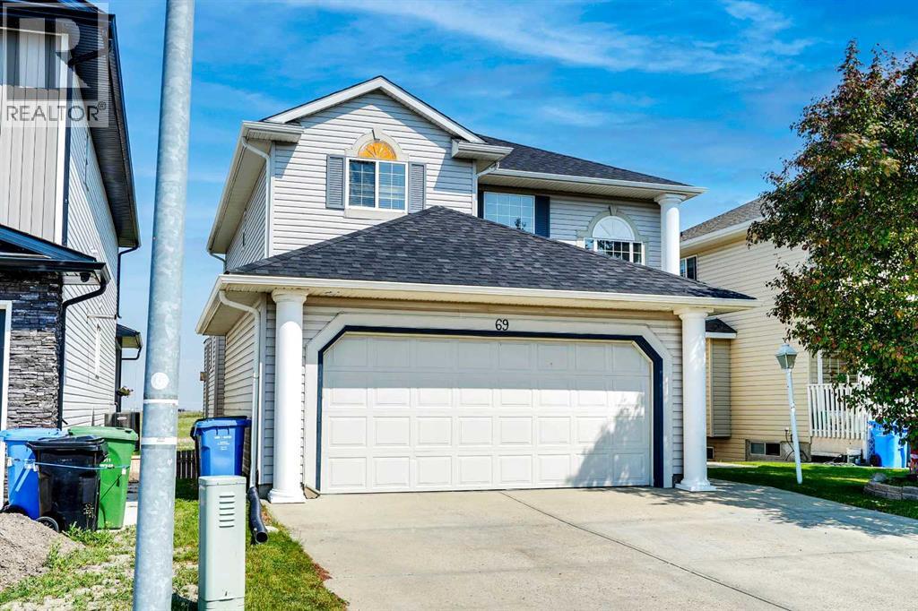 Single Family House for Sale in  Coral Springs Park NE Coral Springs Calgary 