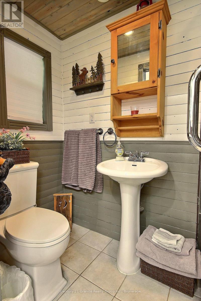 Photo 1 of 1082 Green Lake Road, Algonquin Highlands ON