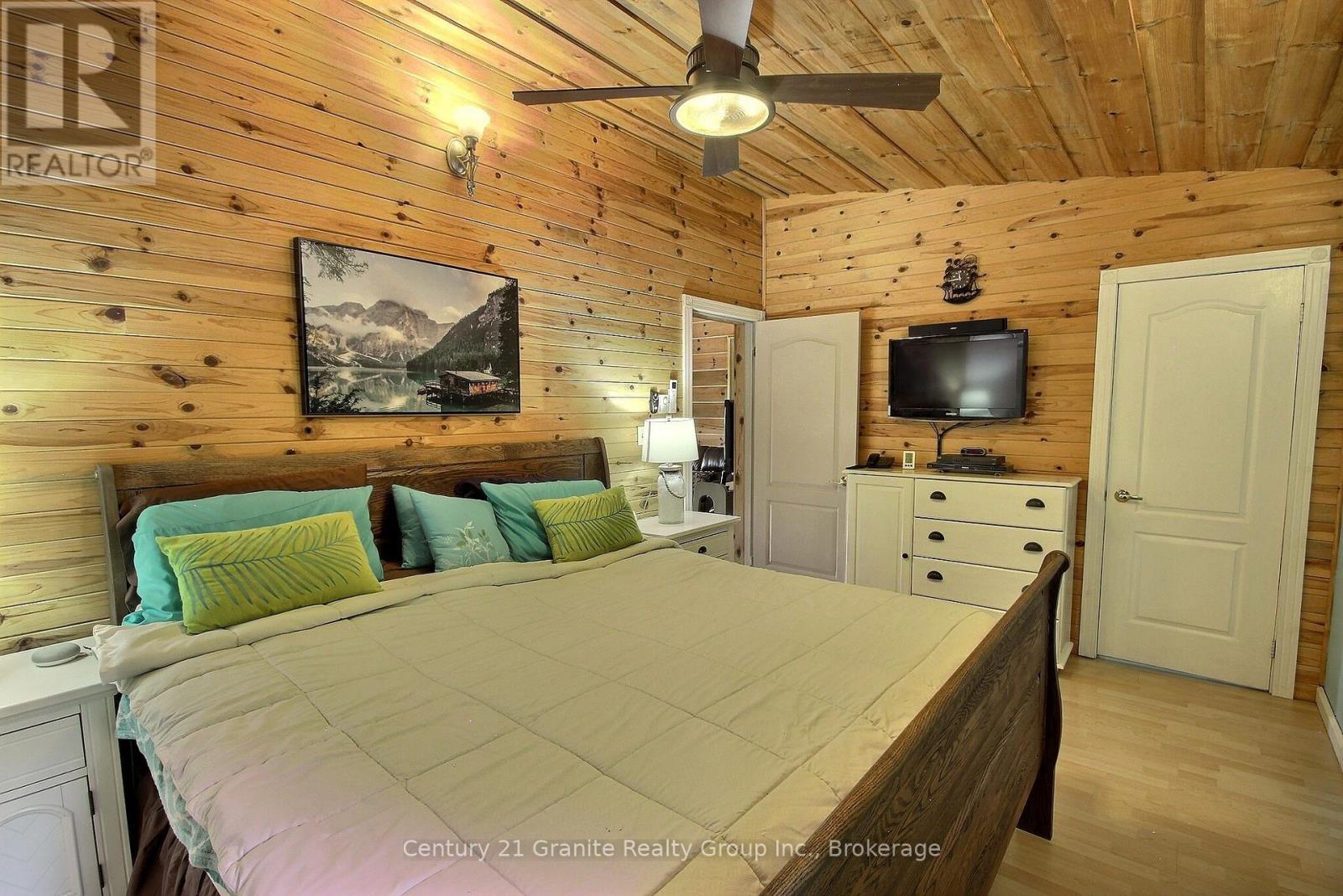 Photo 8 of 1082 Green Lake Road, Algonquin Highlands ON