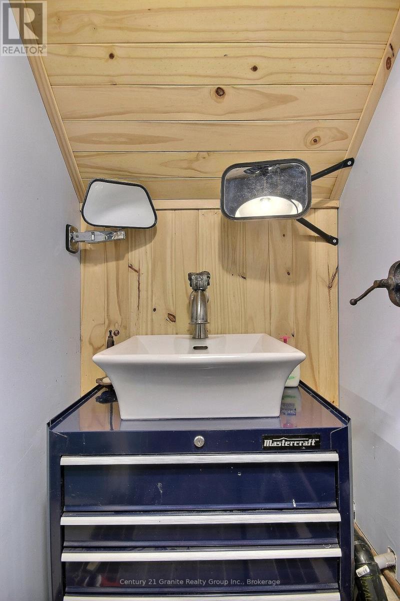 Photo 11 of 1082 Green Lake Road, Algonquin Highlands ON