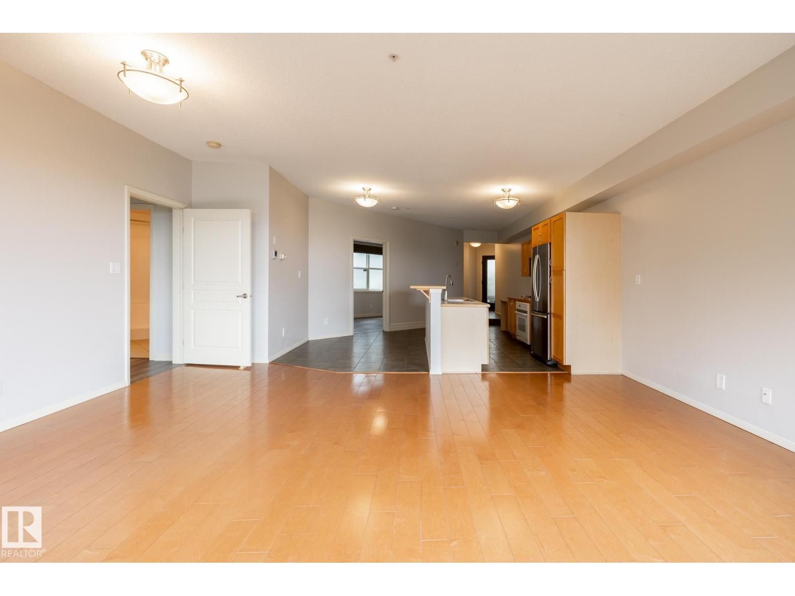 Photo 7 of 119 9507 101 Av Nw, Edmonton AB