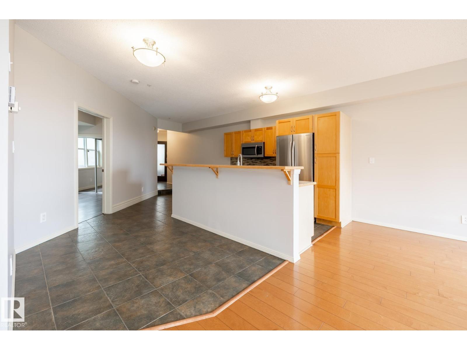 Photo 11 of 119 9507 101 Av Nw, Edmonton AB
