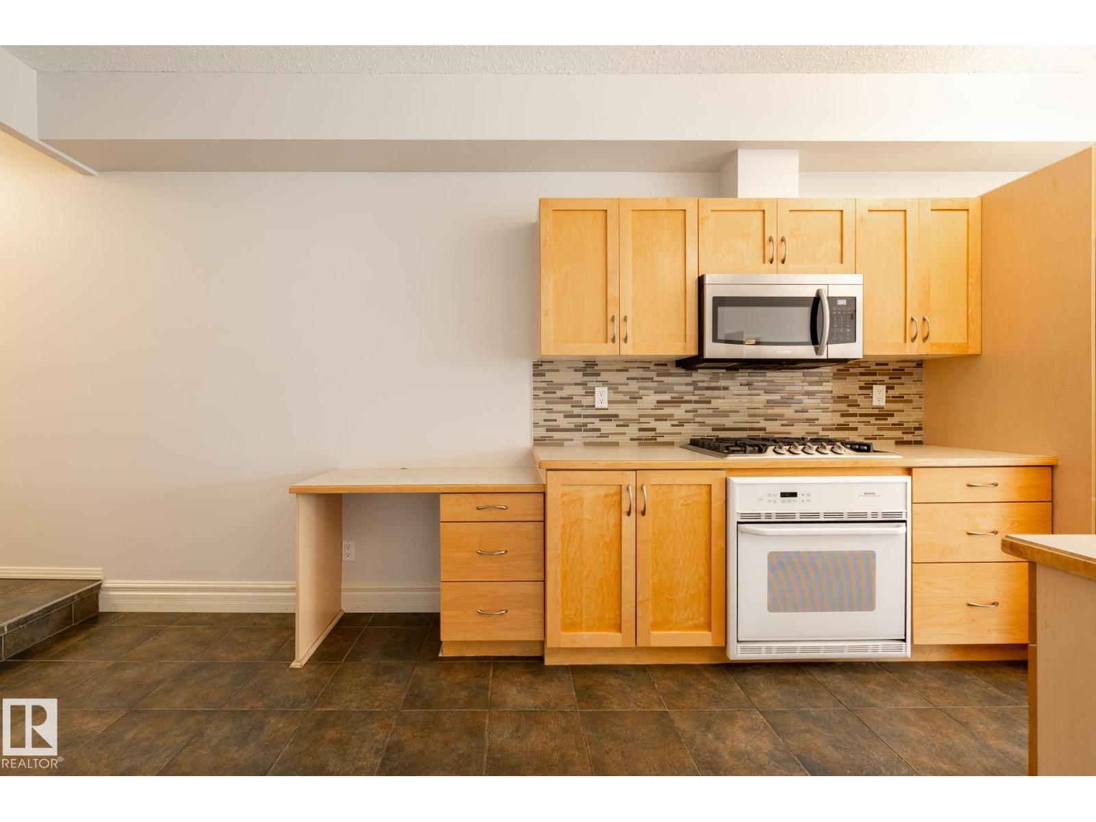 Photo 13 of 119 9507 101 Av Nw, Edmonton AB