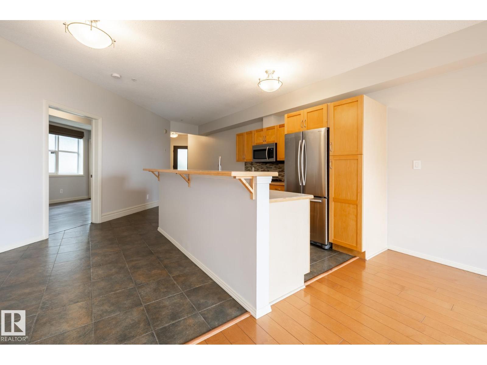 Photo 10 of 119 9507 101 Av Nw, Edmonton AB