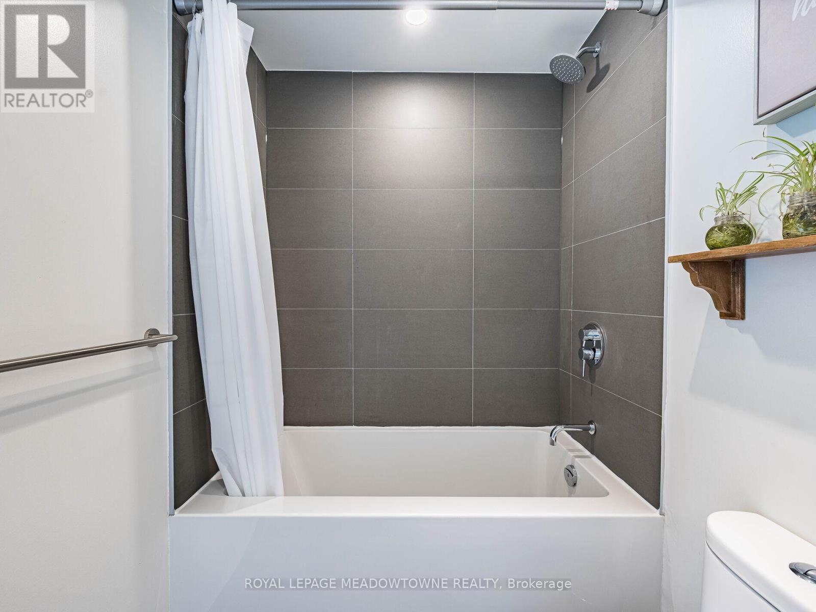 Photo 3 of 2310 135 East Liberty Street, Toronto ON