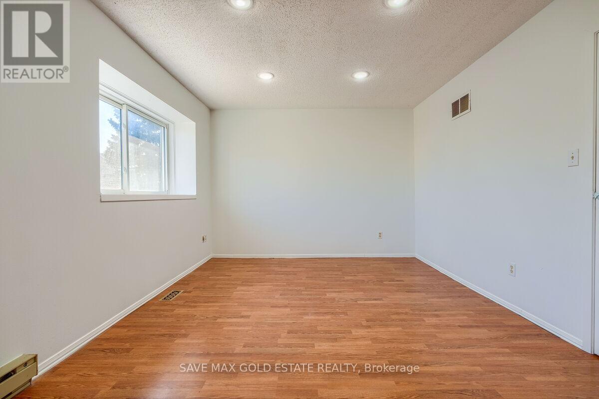 Photo 16 of 1 125 Sekura Crescent, Cambridge ON