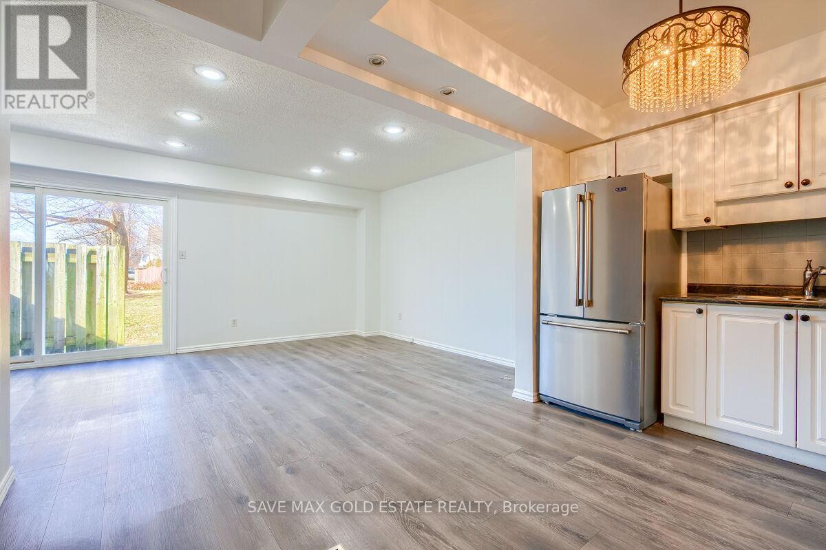Photo 4 of 1 125 Sekura Crescent, Cambridge ON