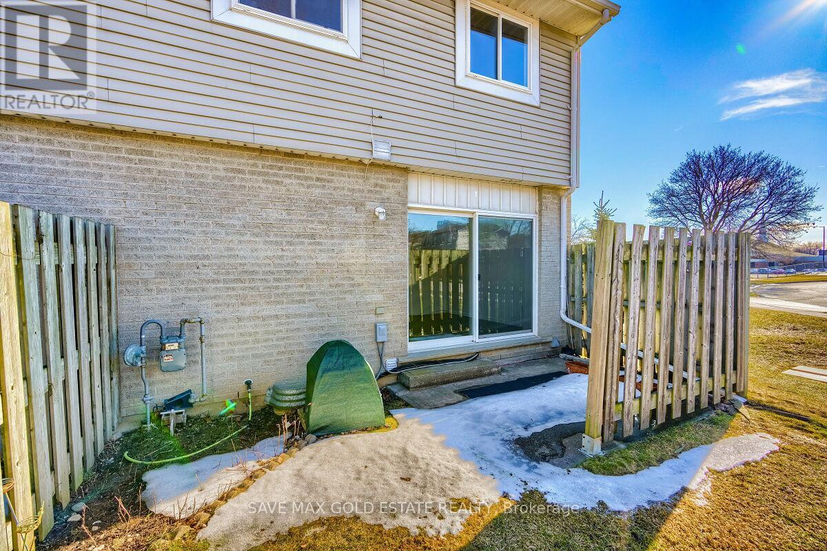 Photo 25 of 1 125 Sekura Crescent, Cambridge ON