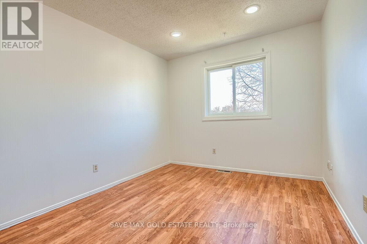 Photo 18 of 1 125 Sekura Crescent, Cambridge ON