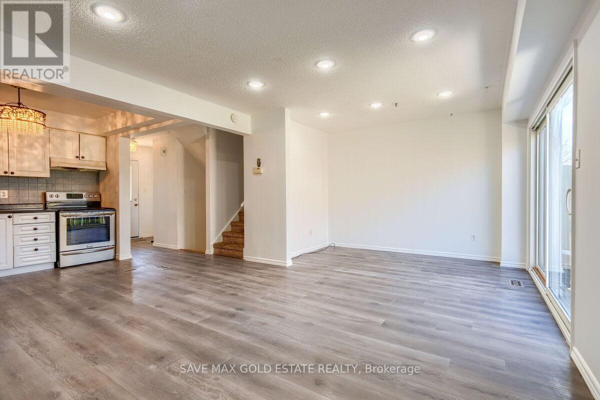 Photo 6 of 1 125 Sekura Crescent, Cambridge ON