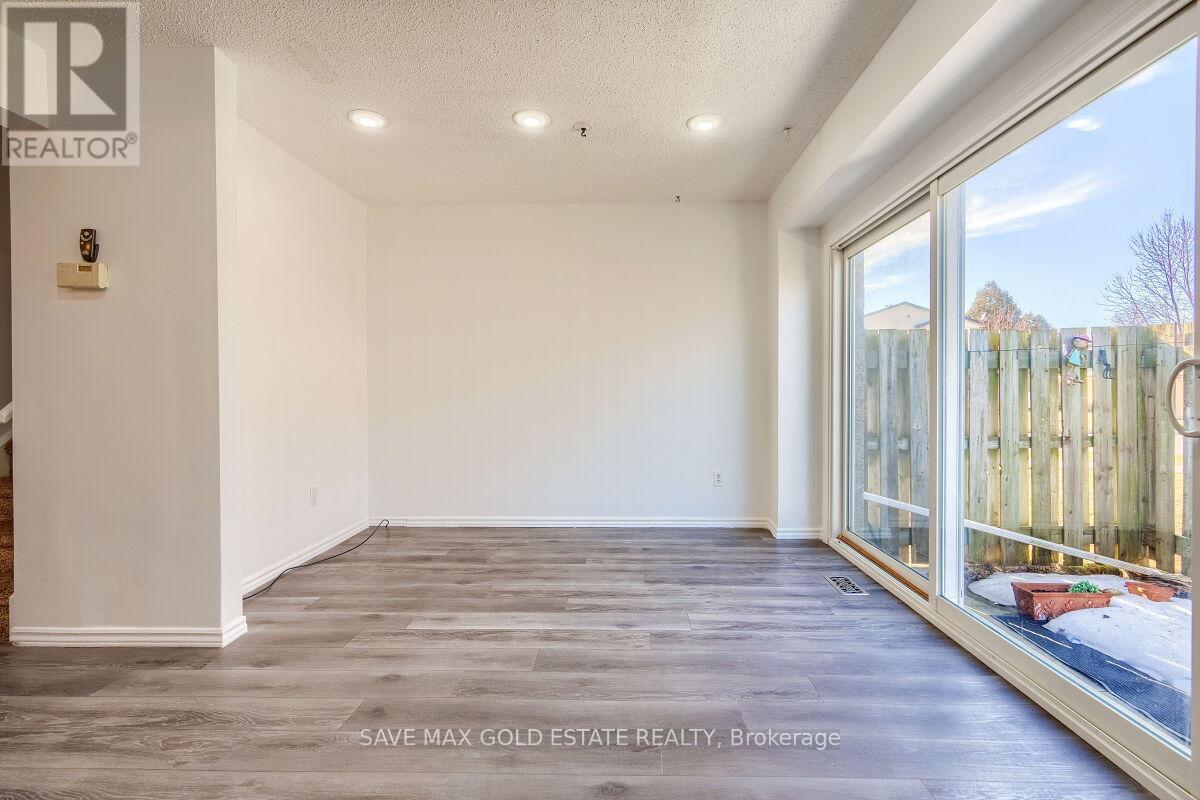 Photo 8 of 1 125 Sekura Crescent, Cambridge ON