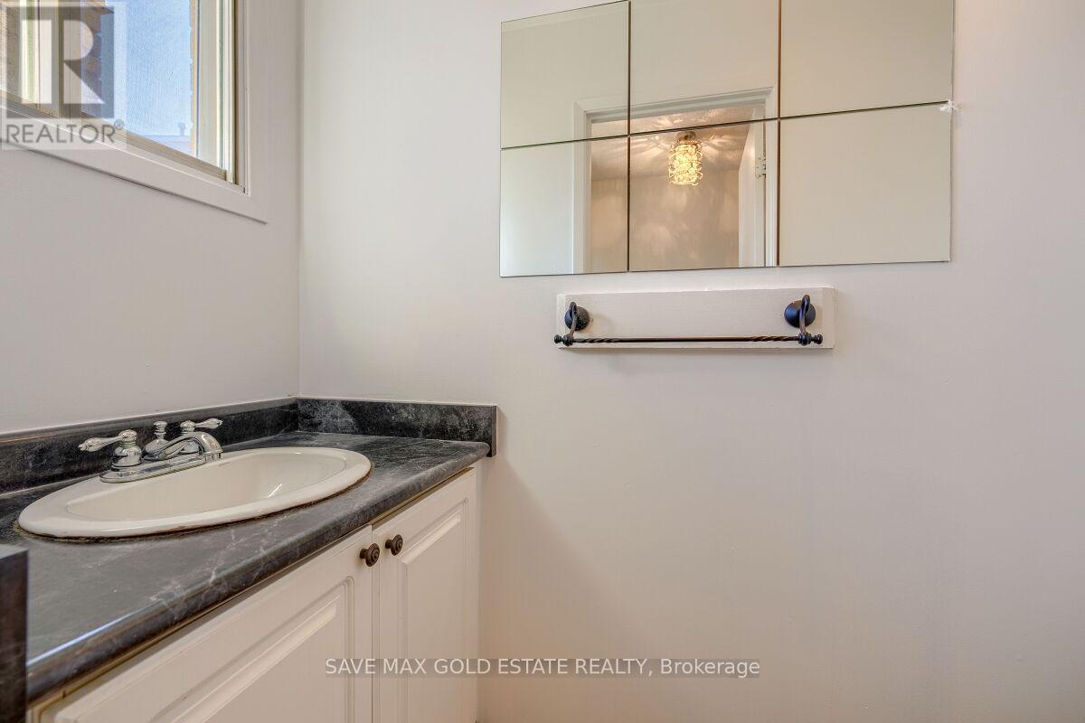 Photo 13 of 1 125 Sekura Crescent, Cambridge ON