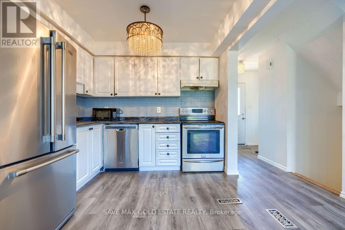 Photo 11 of 1 125 Sekura Crescent, Cambridge ON