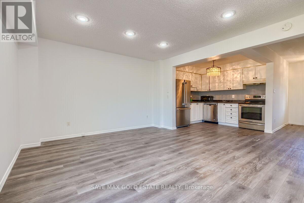 Photo 7 of 1 125 Sekura Crescent, Cambridge ON