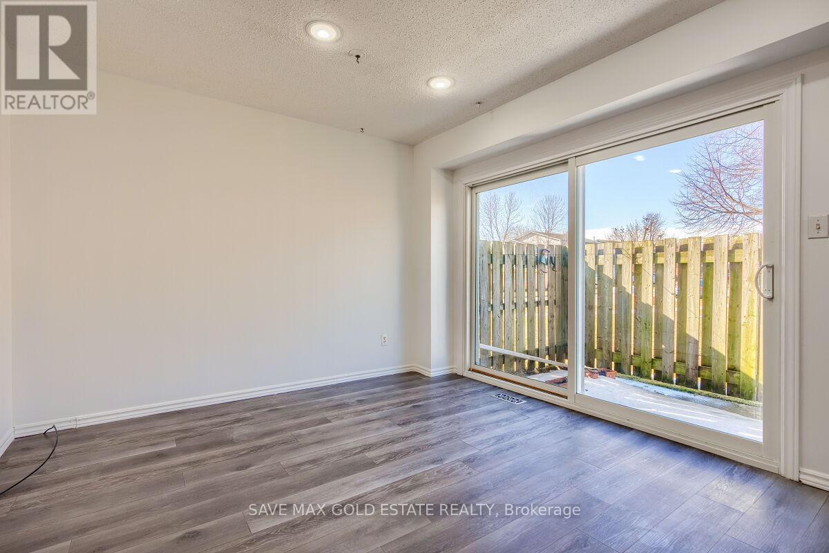 Photo 9 of 1 125 Sekura Crescent, Cambridge ON