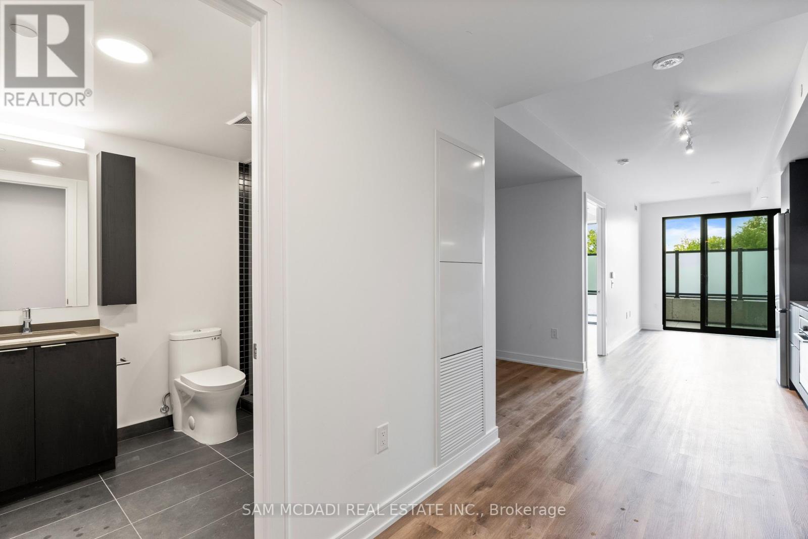 Photo 10 of 229 89 Dundas Street, Mississauga ON