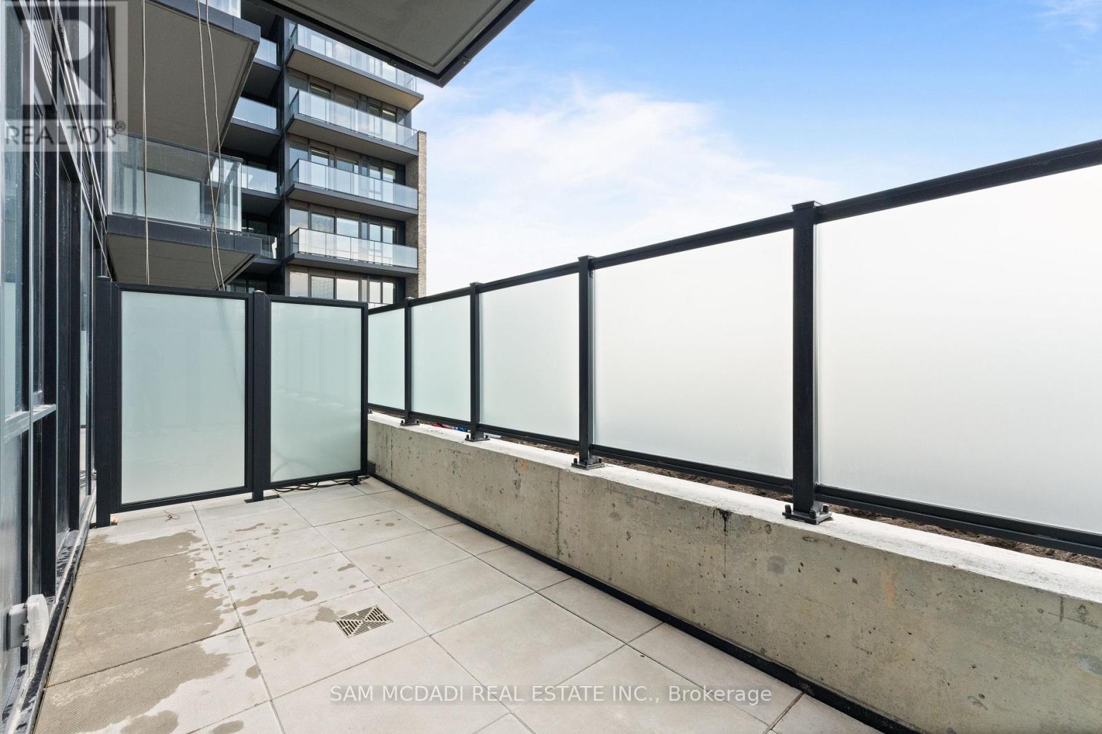 Photo 18 of 229 89 Dundas Street, Mississauga ON