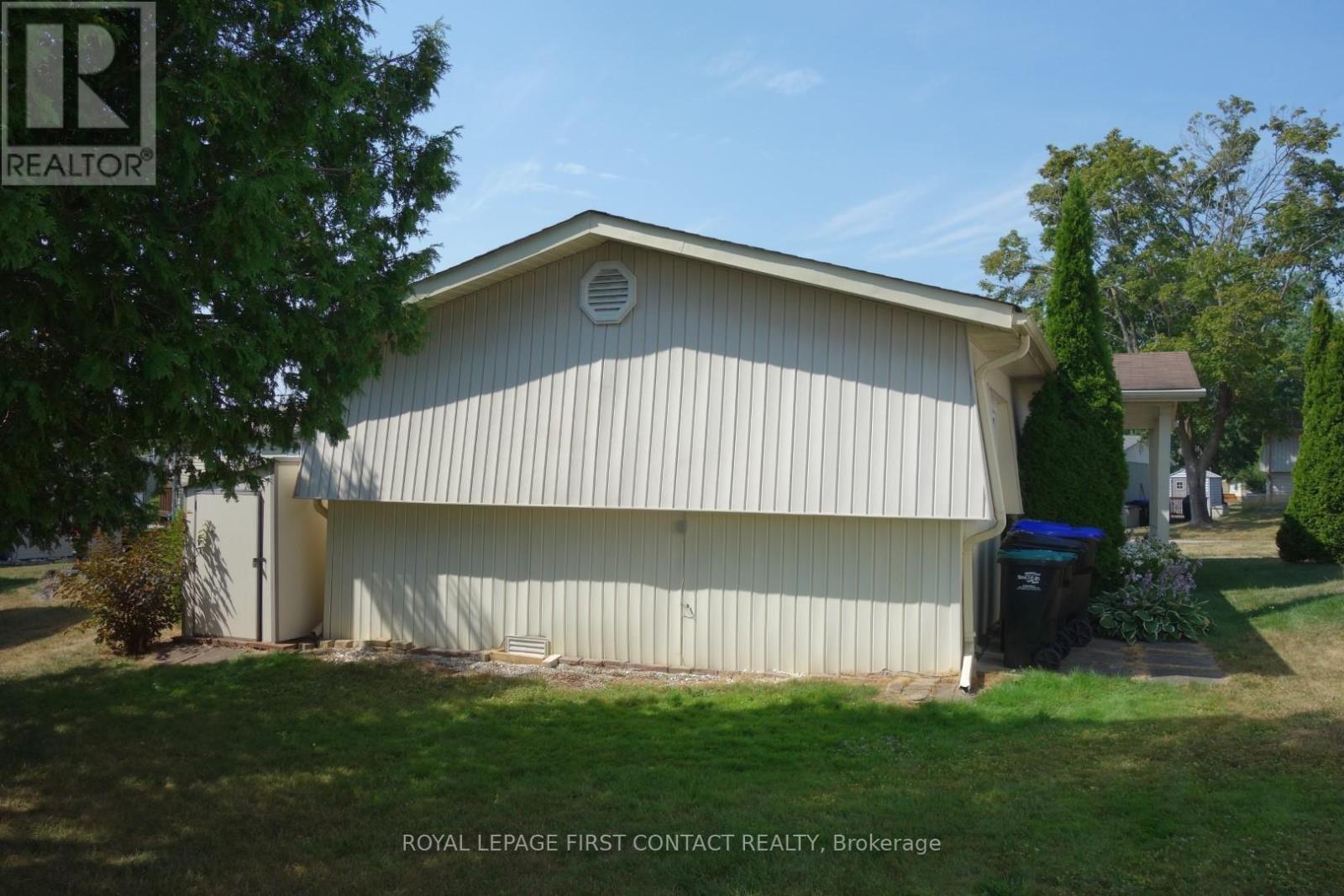 Photo 28 of 23 Mimosa Crescent, Innisfil ON