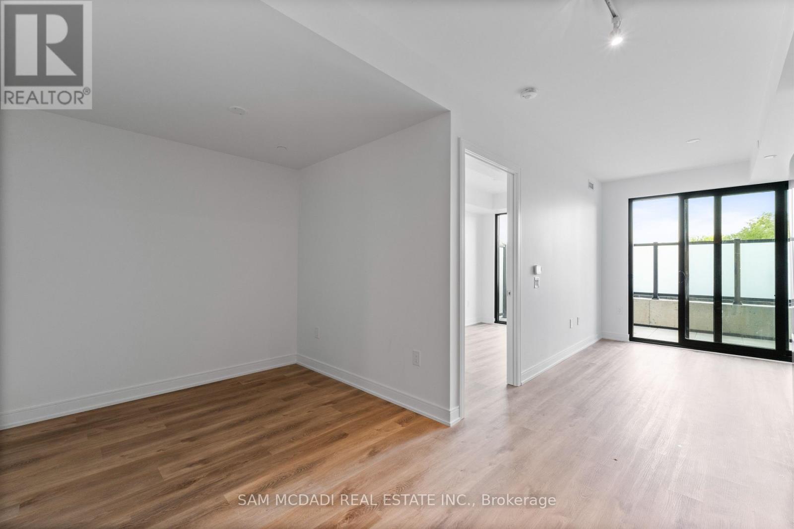 Photo 15 of 229 89 Dundas Street, Mississauga ON