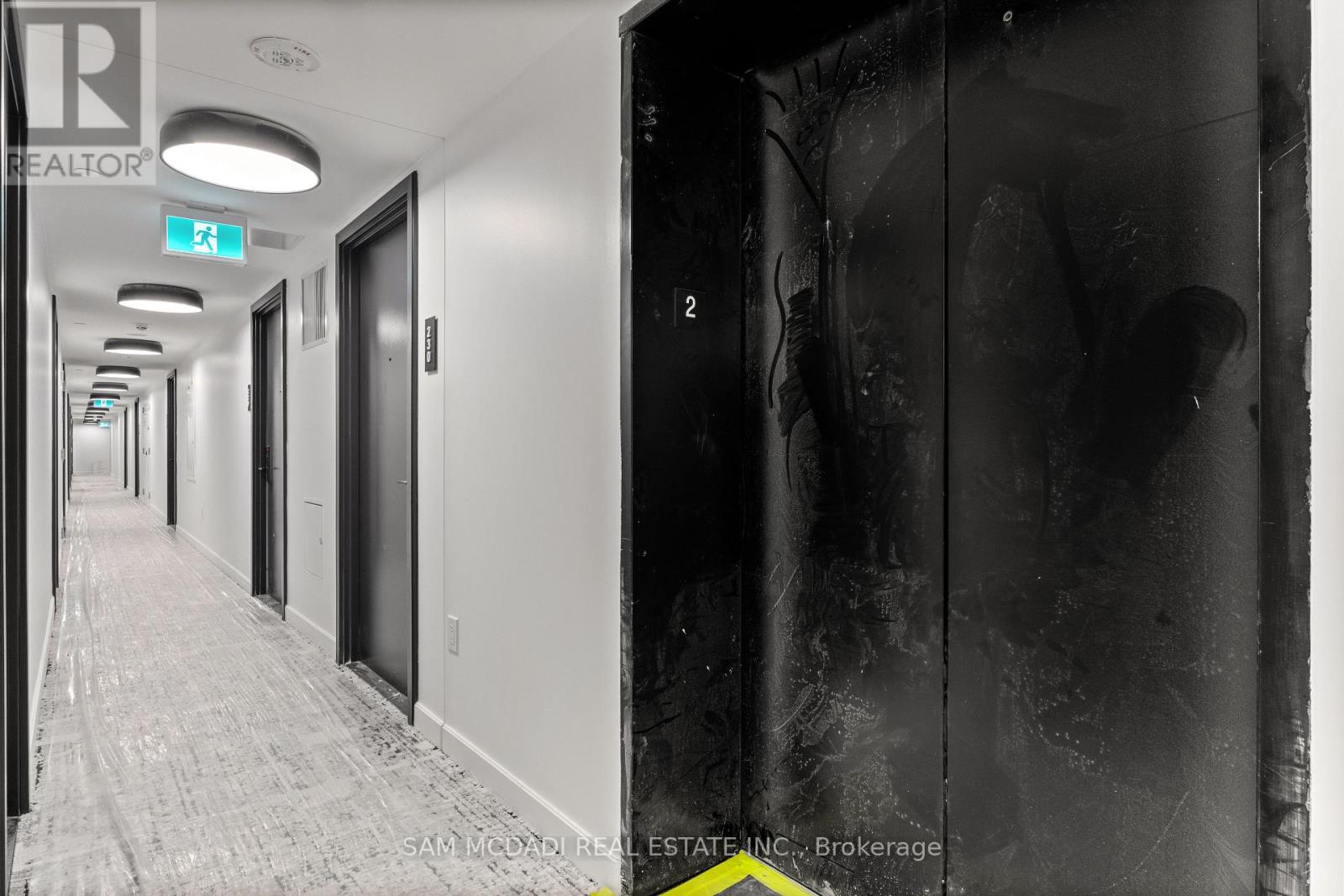 Photo 22 of 229 89 Dundas Street, Mississauga ON