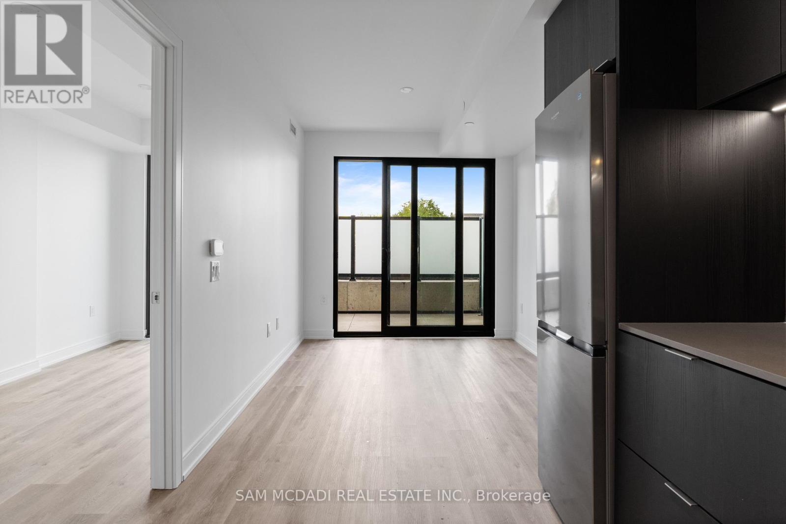 Photo 13 of 229 89 Dundas Street, Mississauga ON
