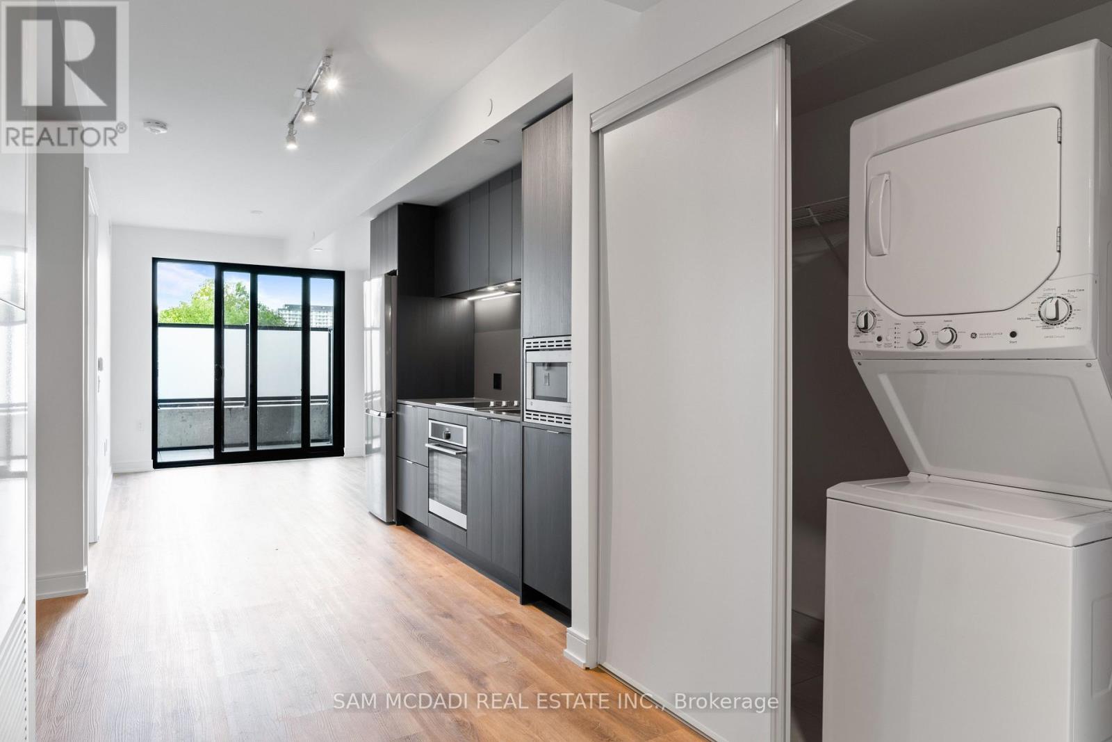 Photo 8 of 229 89 Dundas Street, Mississauga ON