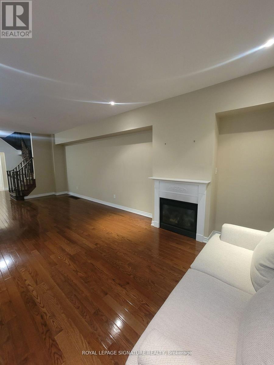 Photo 19 of 31 1633 Northmount Avenue W, Mississauga ON