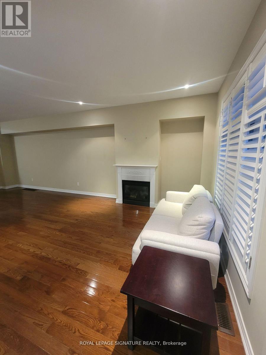 Photo 2 of 31 1633 Northmount Avenue W, Mississauga ON