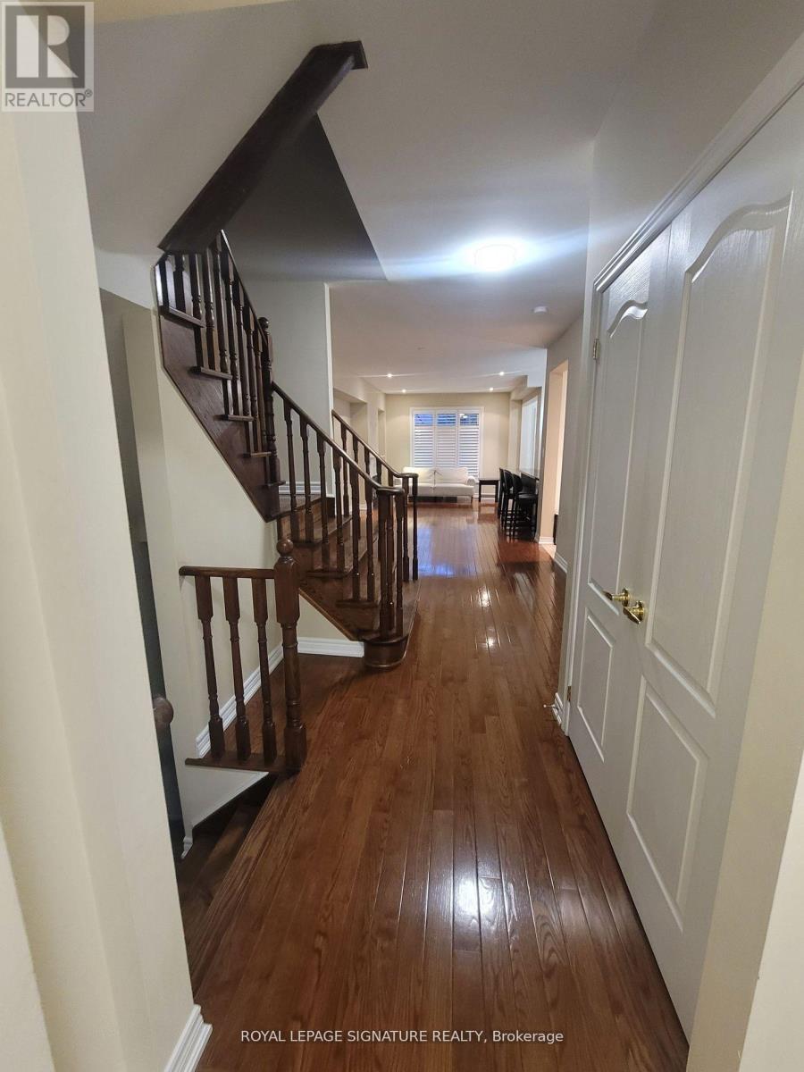 Photo 17 of 31 1633 Northmount Avenue W, Mississauga ON