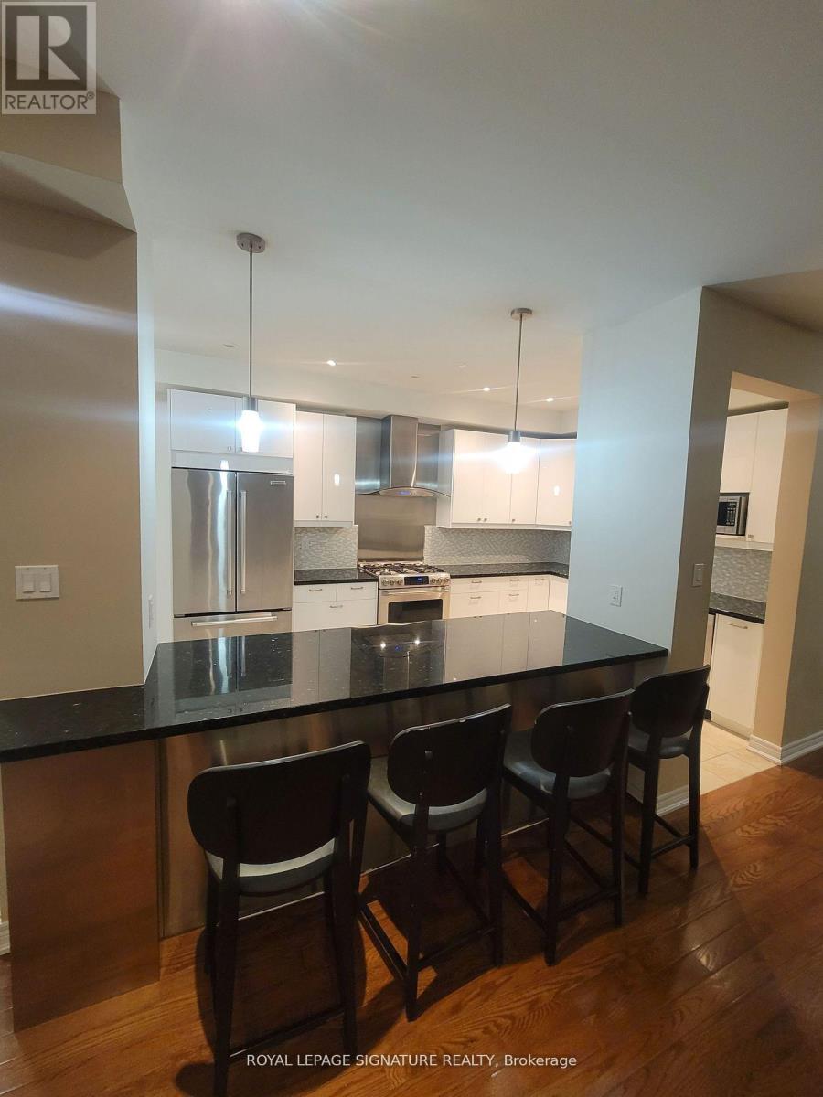 Photo 7 of 31 1633 Northmount Avenue W, Mississauga ON