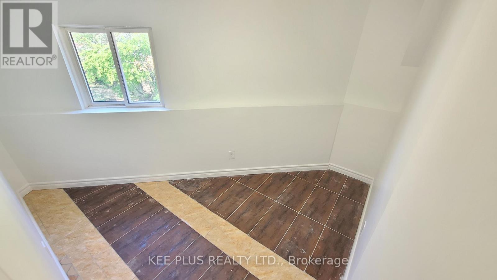 Photo 2 of 7 C 743 Birchmount Road, Toronto ON