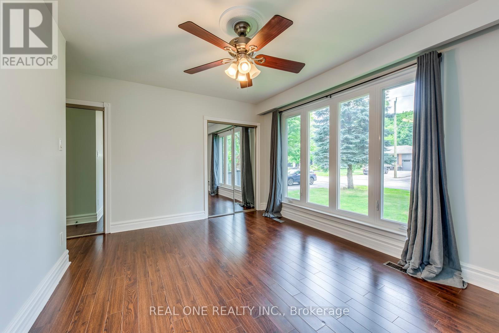 Photo 33 of 462 Willis Drive, Oakville ON