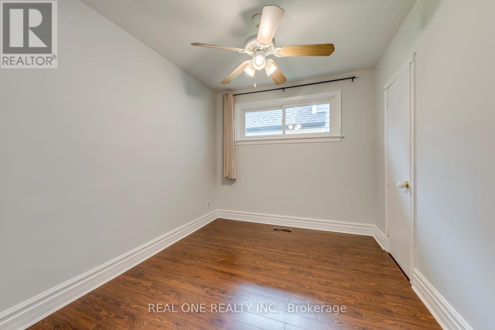 Photo 31 of 462 Willis Drive, Oakville ON