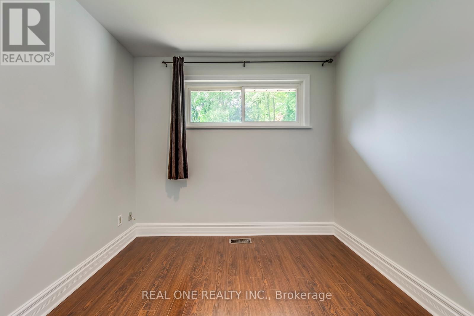 Photo 41 of 462 Willis Drive, Oakville ON