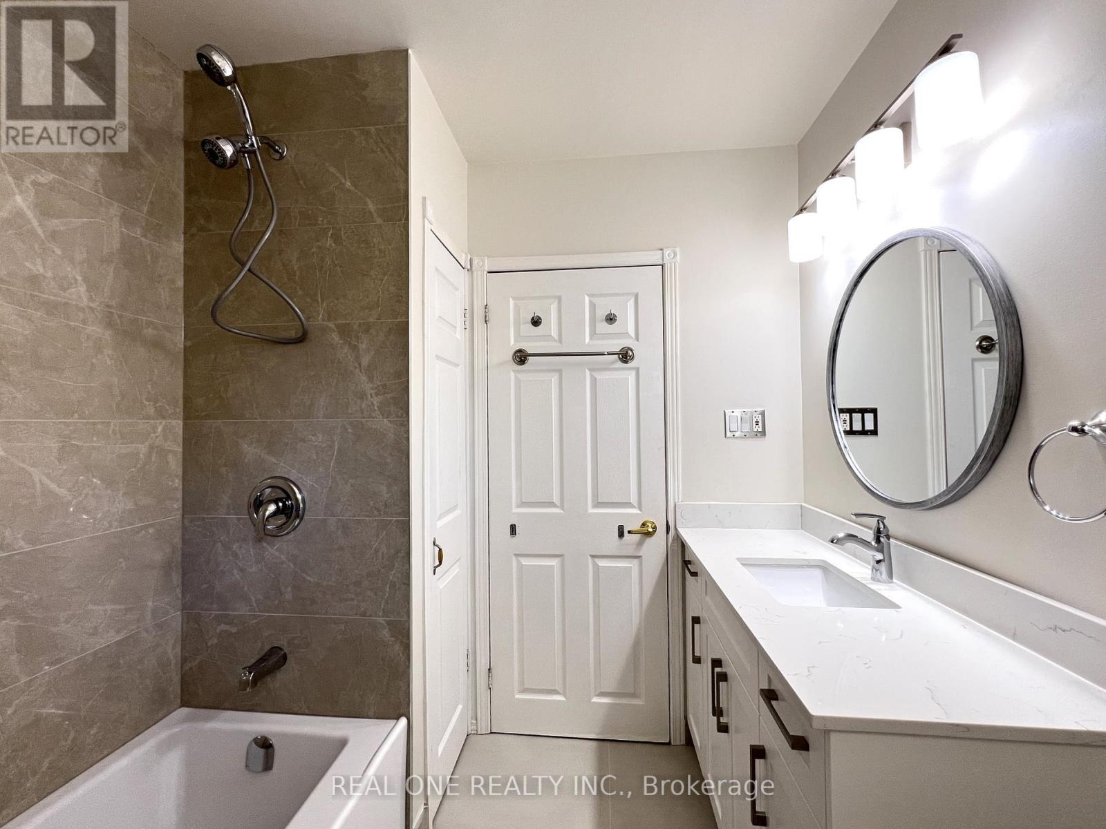 Photo 11 of 462 Willis Drive, Oakville ON