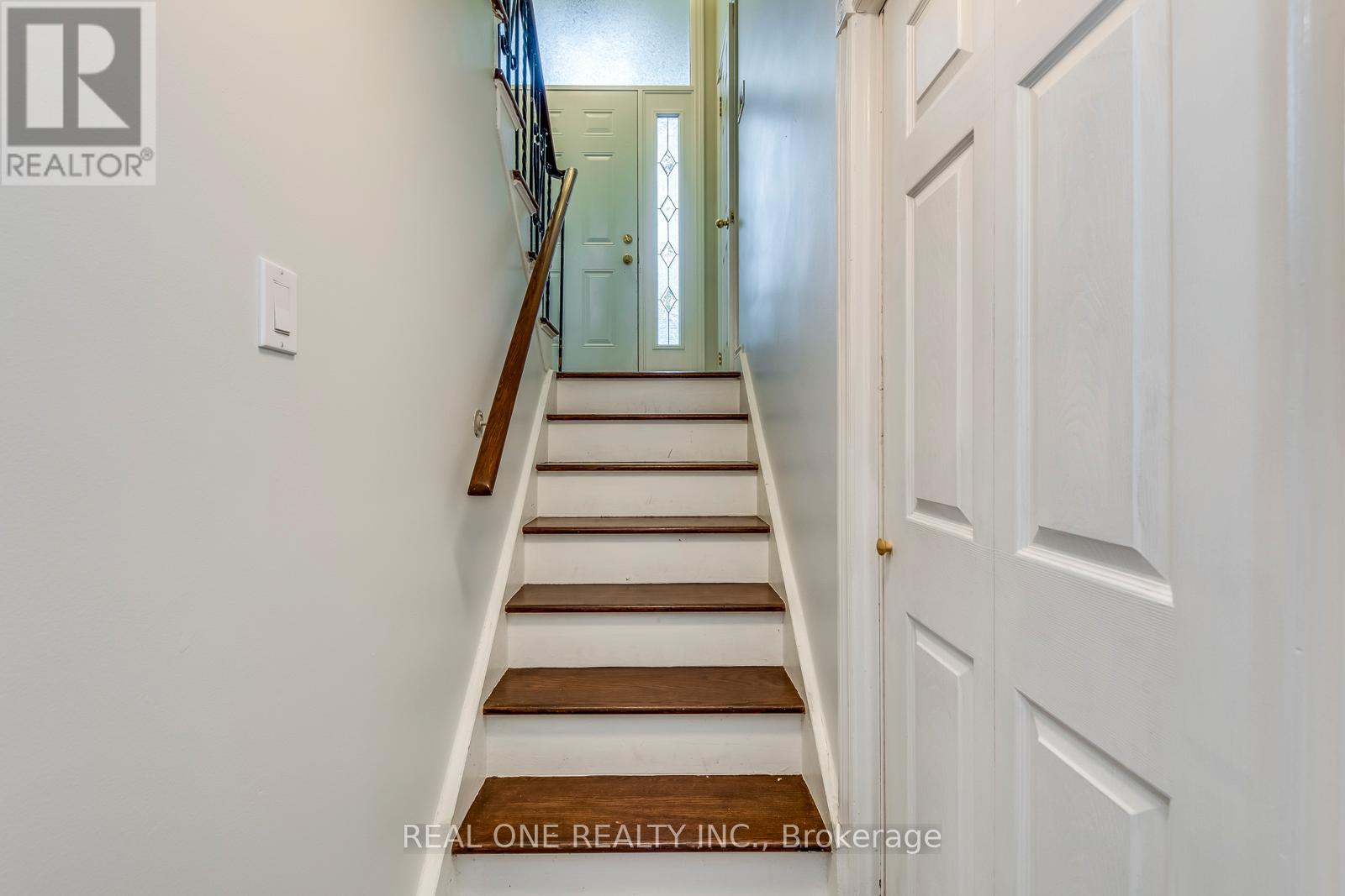 Photo 40 of 462 Willis Drive, Oakville ON
