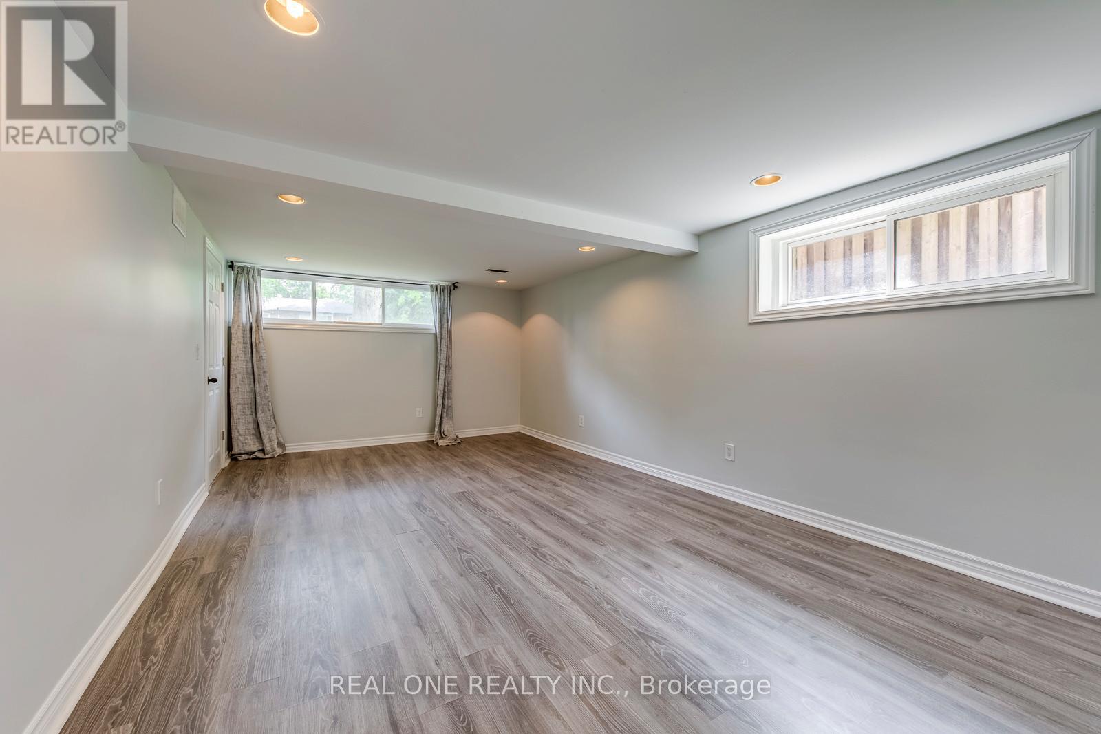 Photo 38 of 462 Willis Drive, Oakville ON