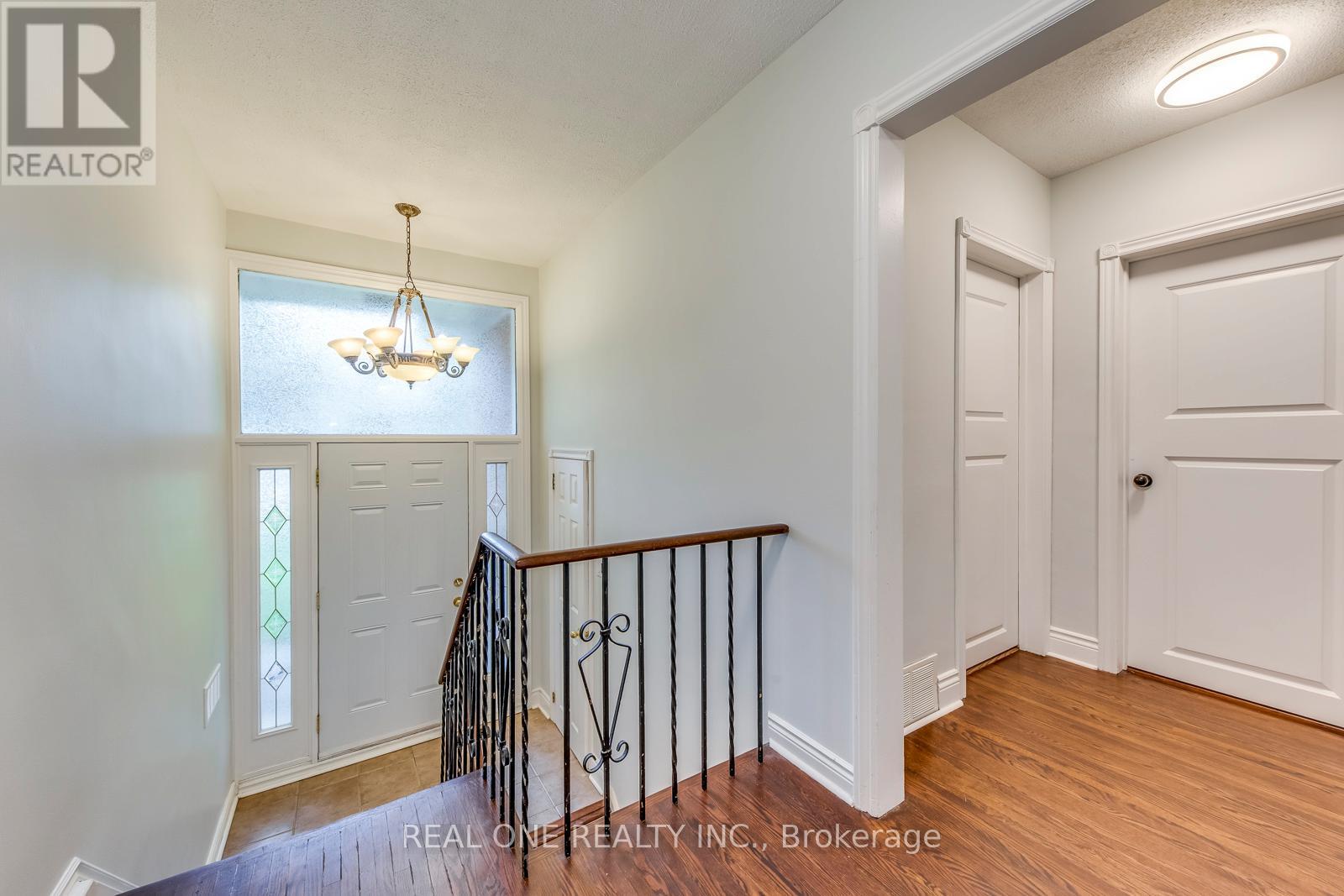 Photo 36 of 462 Willis Drive, Oakville ON