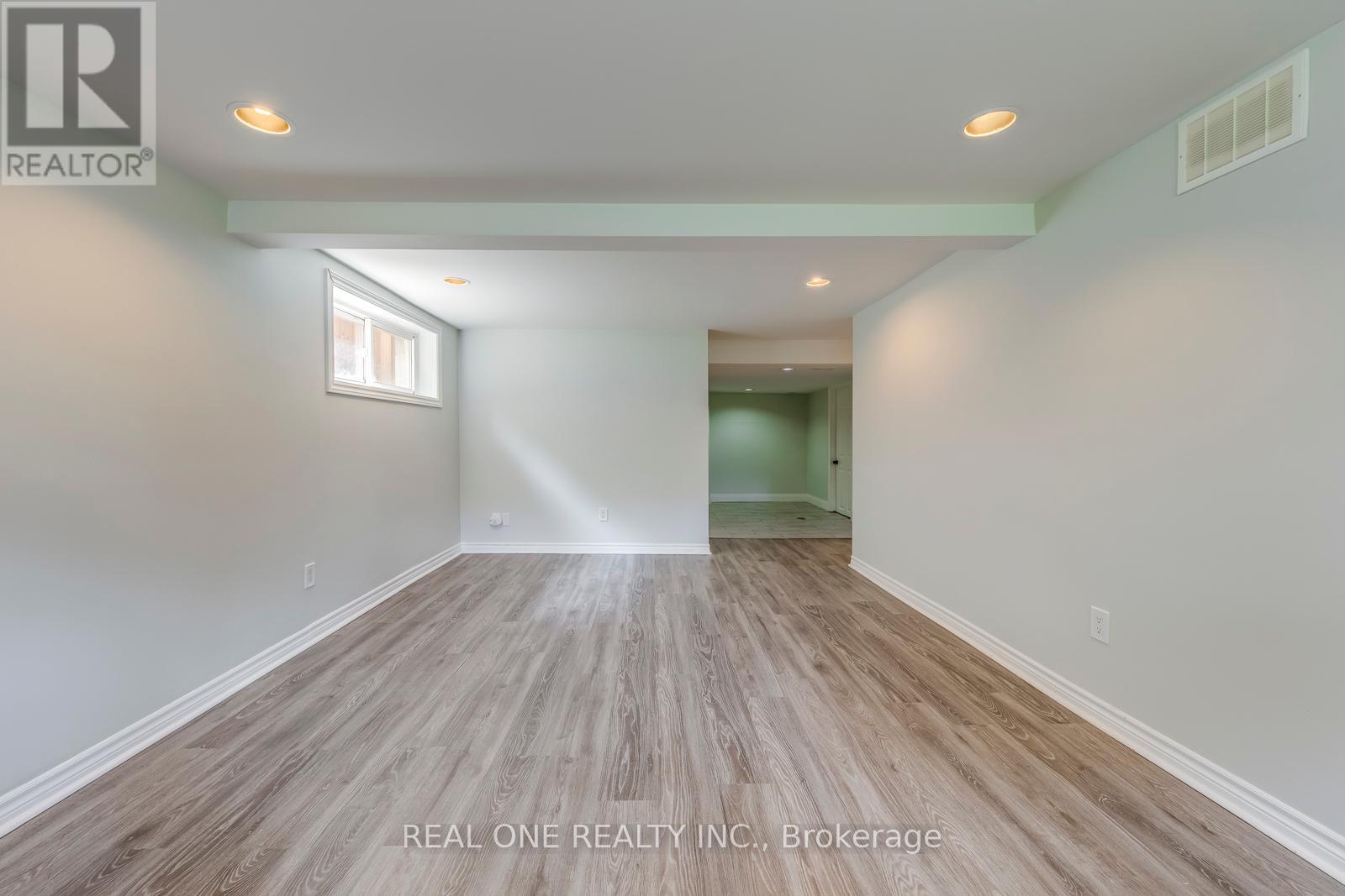 Photo 20 of 462 Willis Drive, Oakville ON