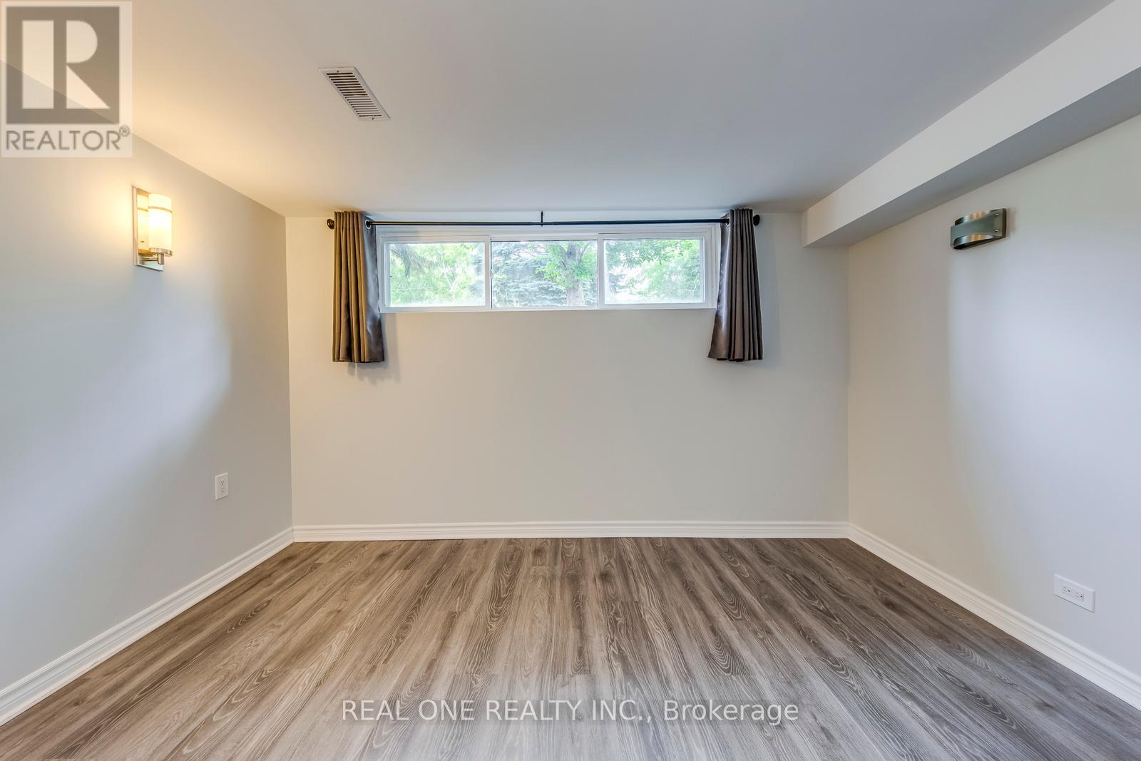 Photo 26 of 462 Willis Drive, Oakville ON