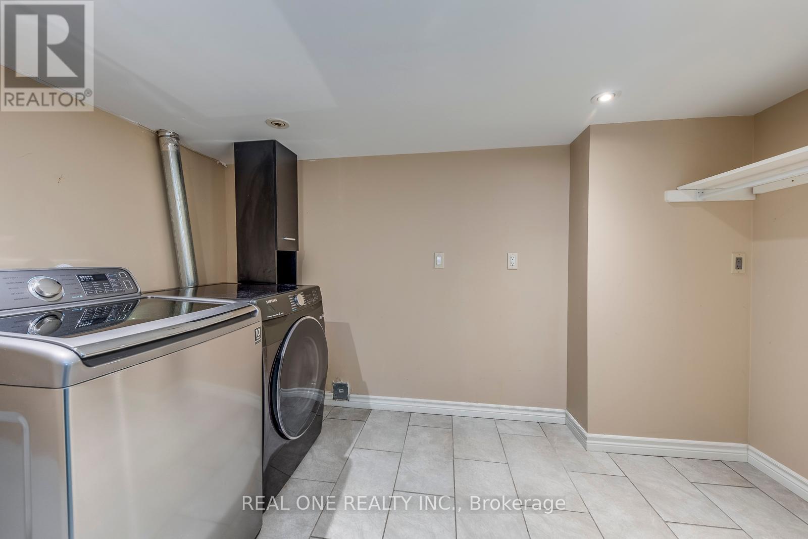 Photo 15 of 462 Willis Drive, Oakville ON