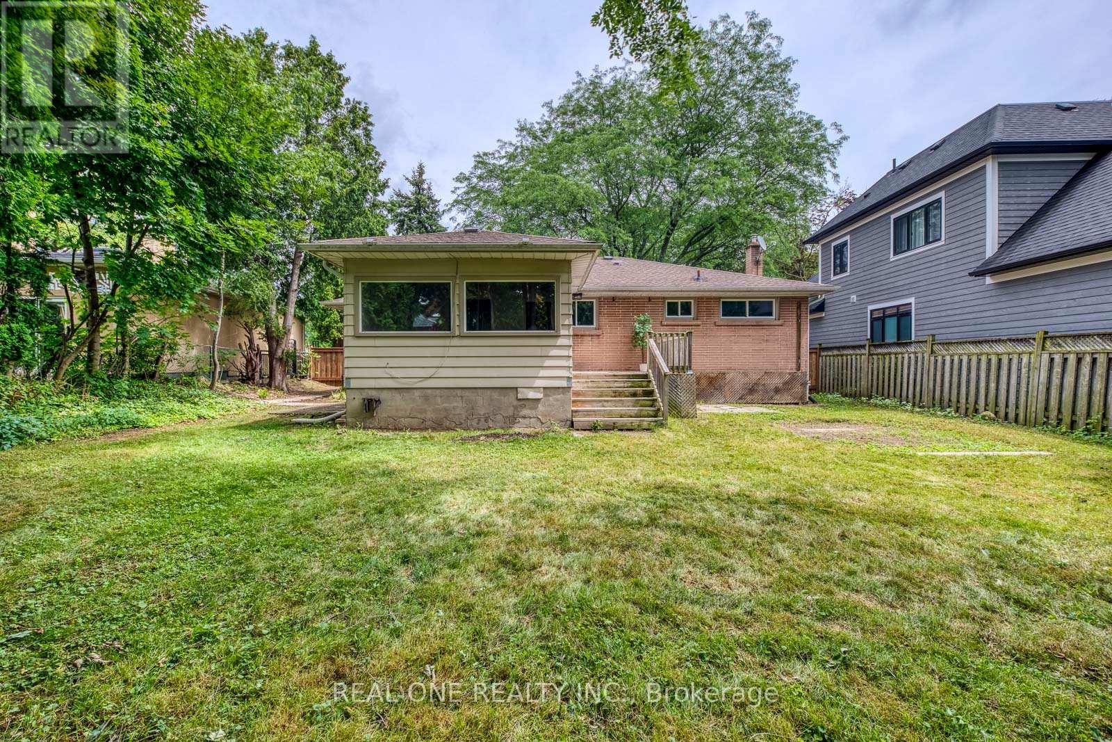 Photo 24 of 462 Willis Drive, Oakville ON
