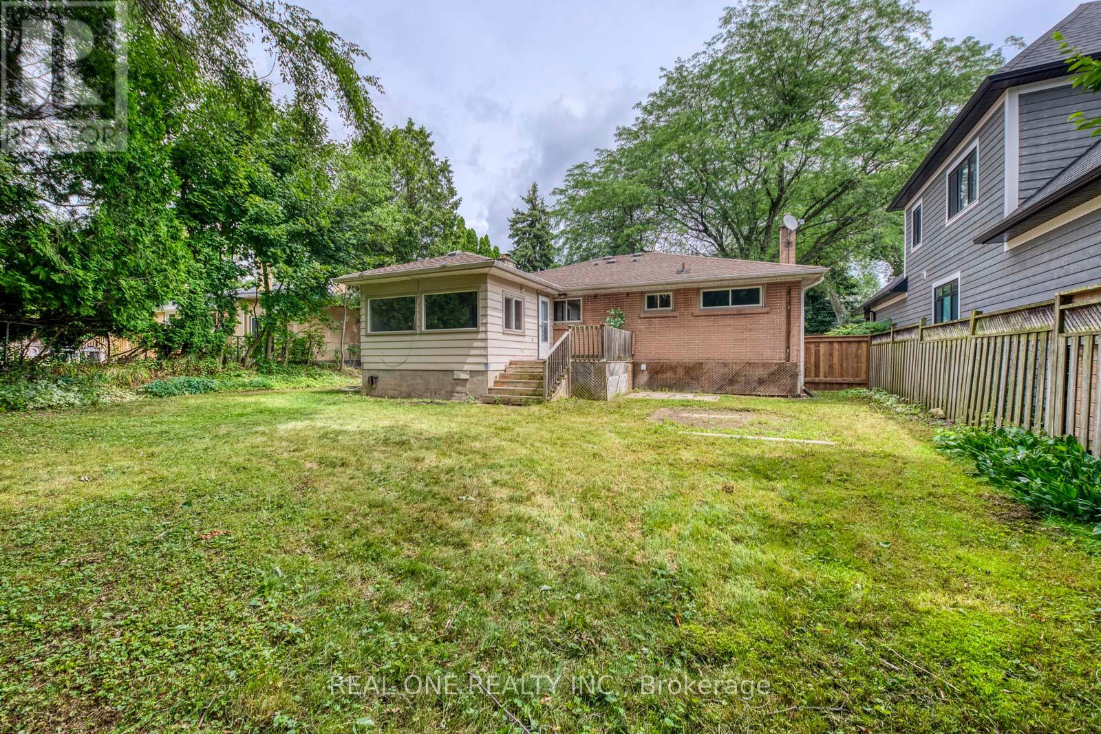 Photo 1 of 462 Willis Drive, Oakville ON