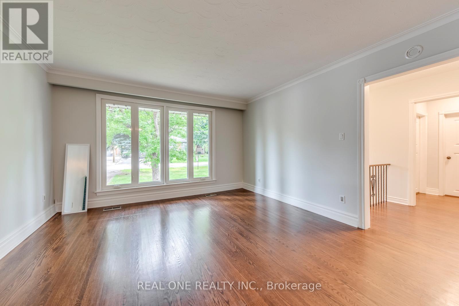 Photo 17 of 462 Willis Drive, Oakville ON