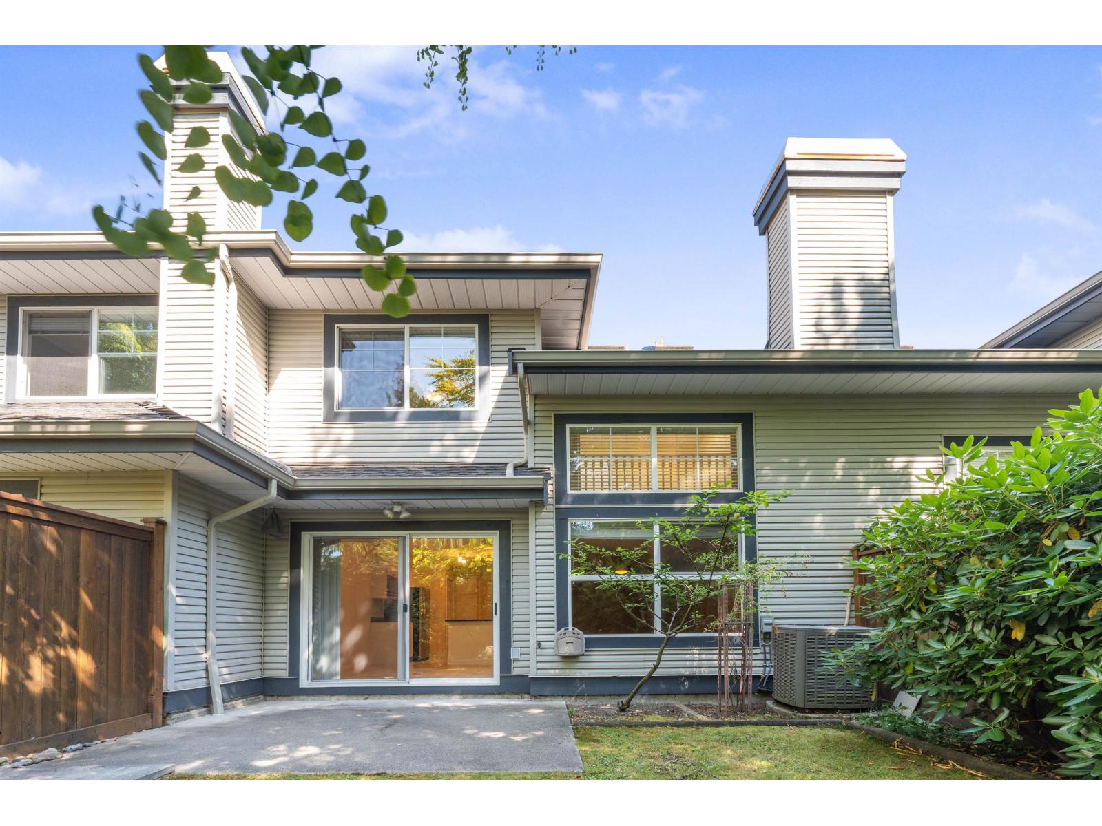 Photo 10 of 33 8111 160 Street, Surrey BC