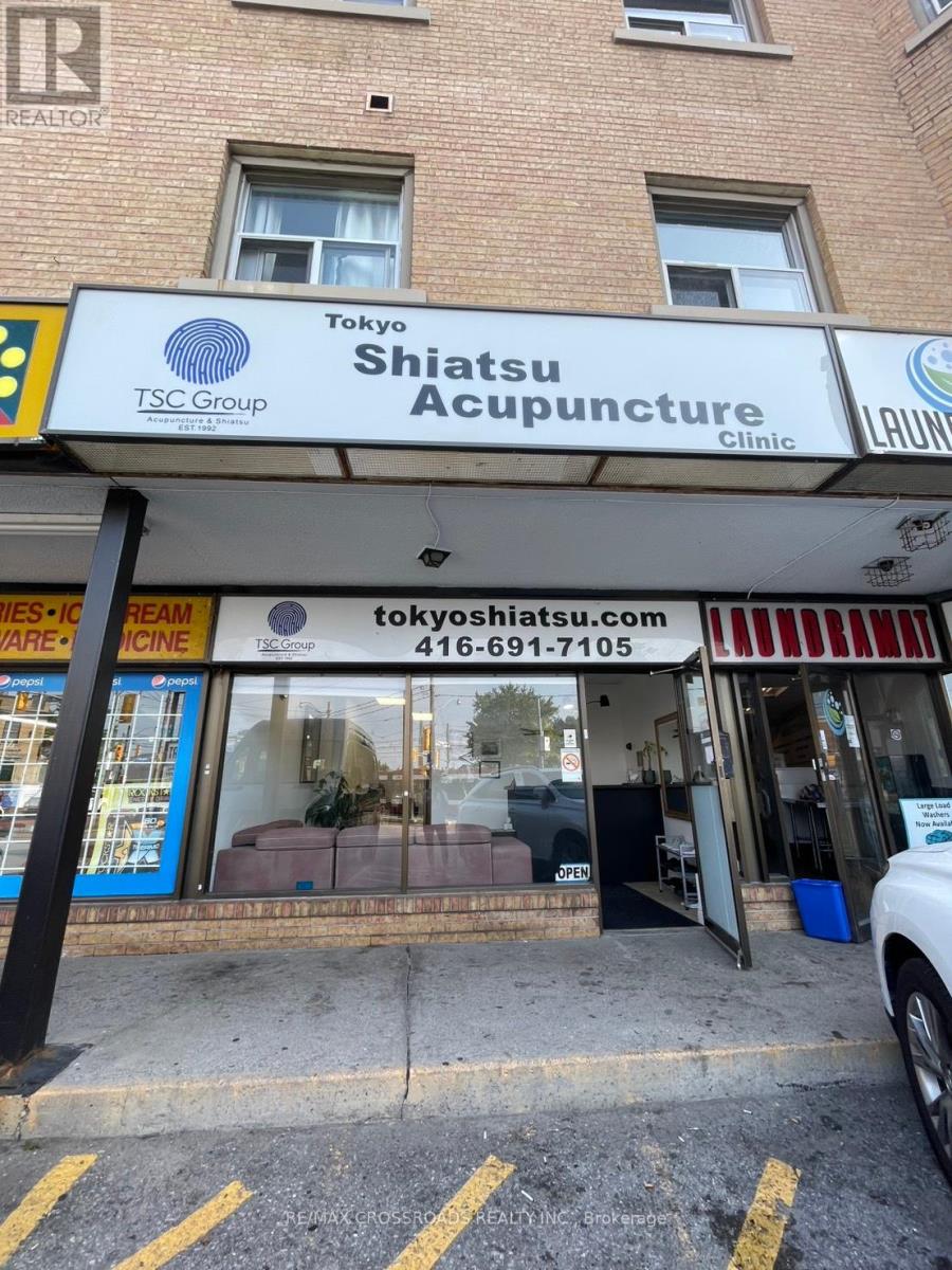 Photo 3 of 1716 Queen St Street E, Toronto ON