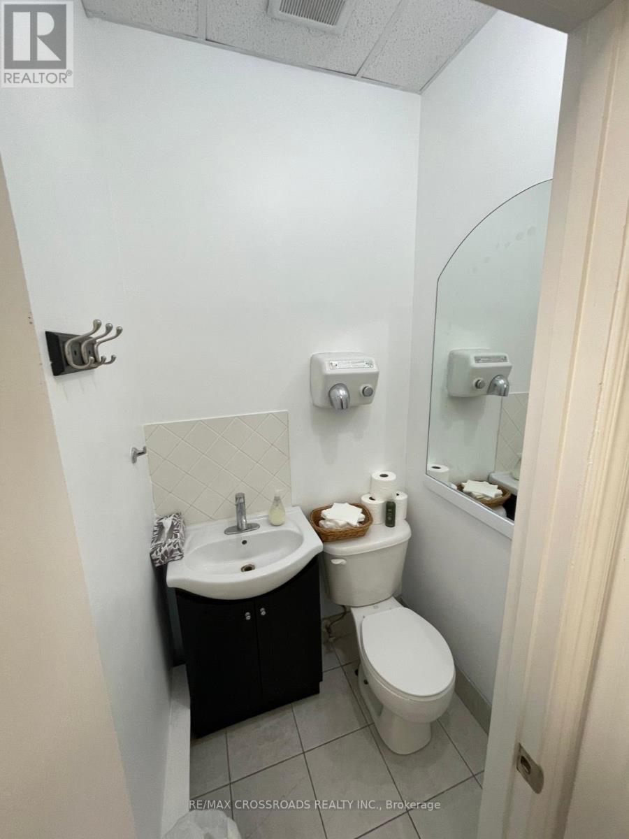 Photo 7 of 1716 Queen St Street E, Toronto ON