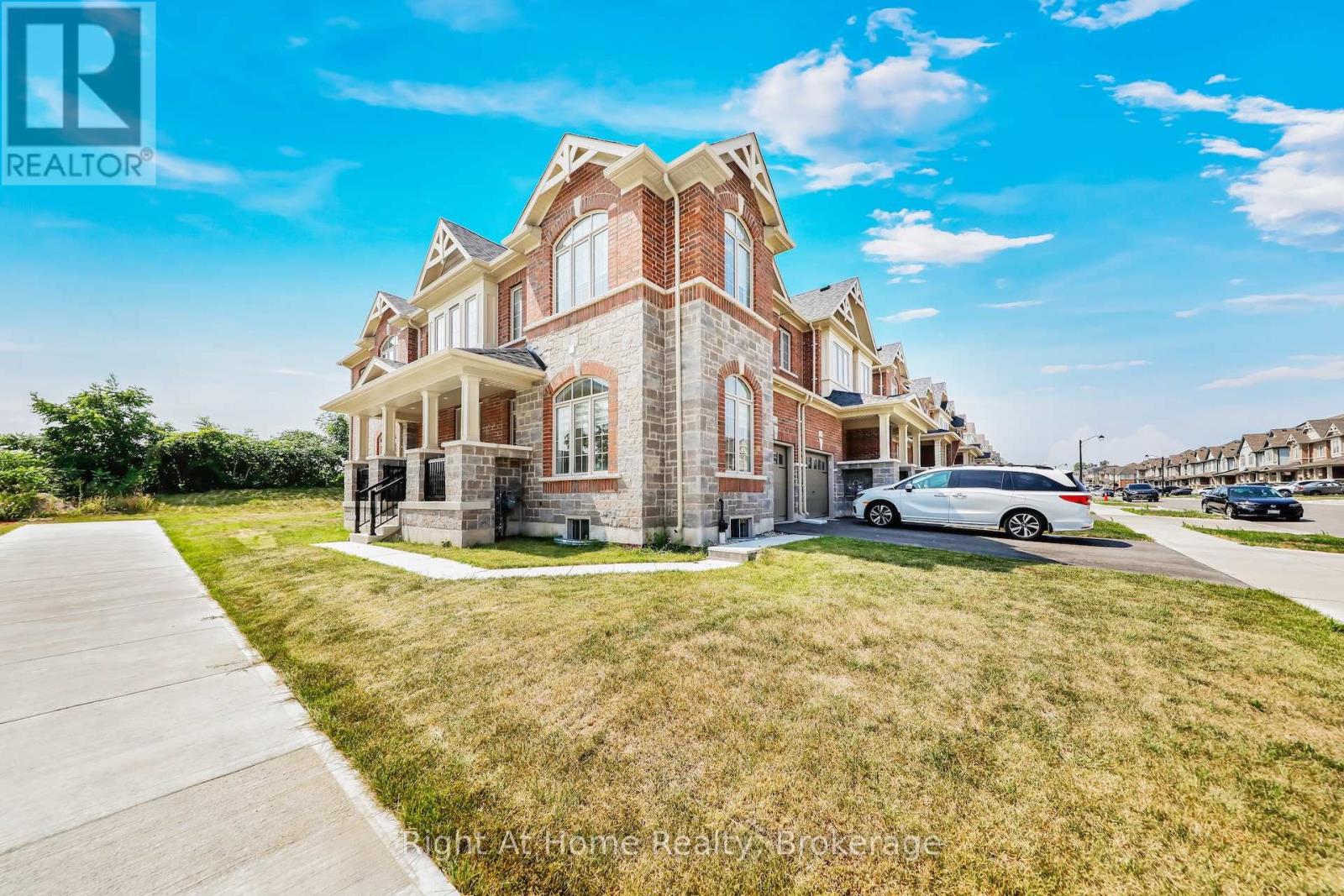 Photo 2 of 226 Broadacre Drive, Kitchener ON